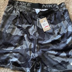 Nike shorts drifit camo